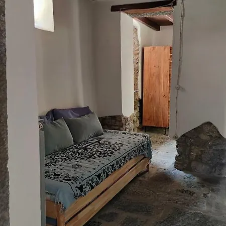 La Casa Delle Pietre Parlanti - Casa In Pietra Ai Piedi Del Parco Delle 5 Terre Bed & Breakfast Biassa