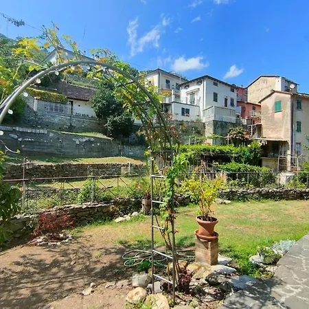 La Casa Delle Pietre Parlanti - Casa In Pietra Ai Piedi Del Parco Delle 5 Terre Bed & Breakfast Biassa