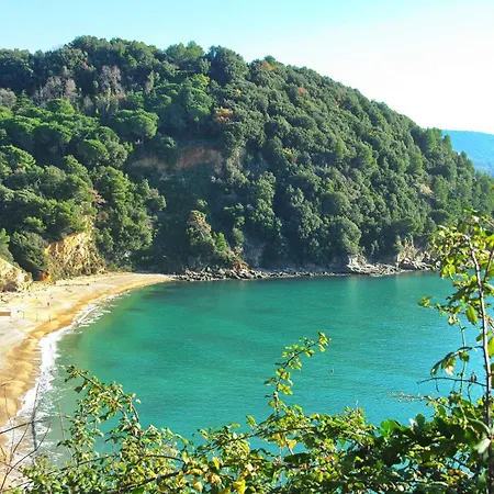 La Casa Delle Pietre Parlanti - Casa In Pietra Ai Piedi Del Parco Delle 5 Terre Bed & Breakfast Biassa