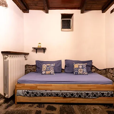 La Casa Delle Pietre Parlanti - Casa In Pietra Ai Piedi Del Parco Delle 5 Terre Bed & Breakfast Biassa