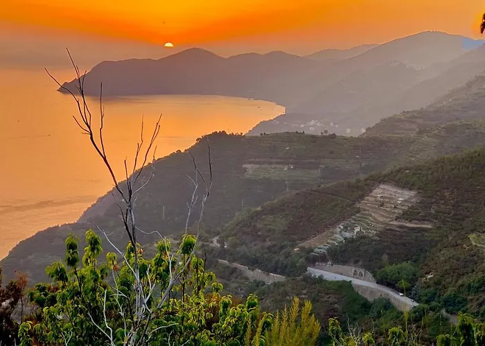 فندق مبيت وإفطار La Casa Delle Pietre Parlanti - Casa In Pietra Ai Piedi Del Parco Delle 5 Terre لا سبيتسْيا