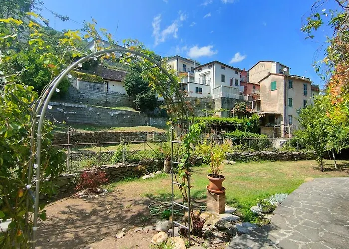 La Casa Delle Pietre Parlanti - Casa In Pietra Ai Piedi Del Parco Delle 5 Terre فندق مبيت وإفطار لا سبيتسْيا
