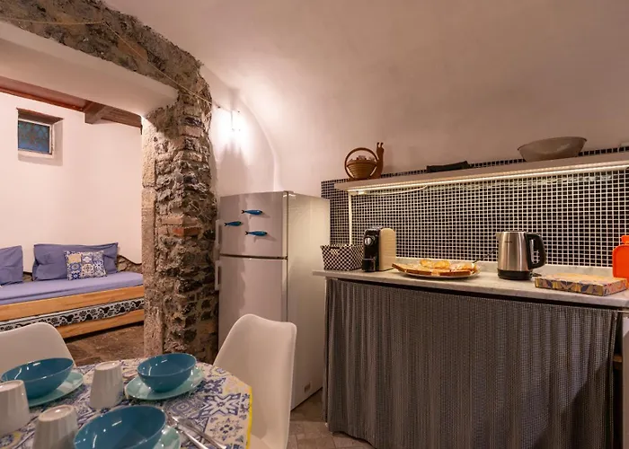فندق مبيت وإفطار La Casa Delle Pietre Parlanti - Casa In Pietra Ai Piedi Del Parco Delle 5 Terre 3*