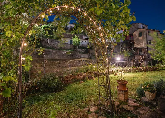 La Casa Delle Pietre Parlanti - Casa In Pietra Ai Piedi Del Parco Delle 5 Terre فندق مبيت وإفطار لا سبيتسْيا