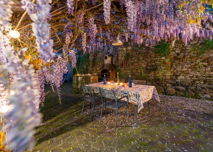 فندق مبيت وإفطار La Casa Delle Pietre Parlanti - Casa In Pietra Ai Piedi Del Parco Delle 5 Terre 3*